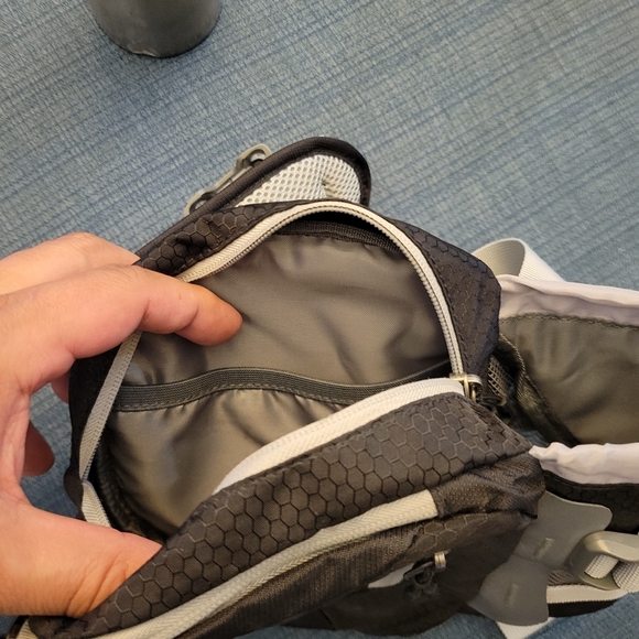 2 water bottle fanny packs - Picture 3 of 7